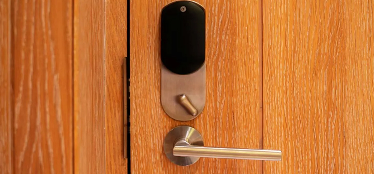 Automatic Locking Door Knob Bracebridge